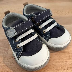 See Kai Run baby/toddler size 5 shoes